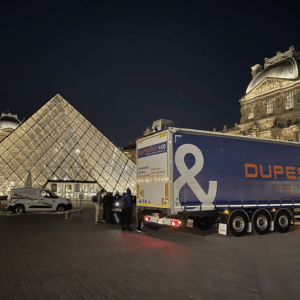 DUPESSEY&CO était présent au Louvre à Paris pour une livraison un peu spéciale